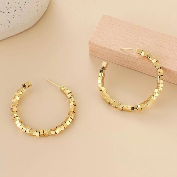 Elegant Gold Hoop Earrings - Picture 5 of 6